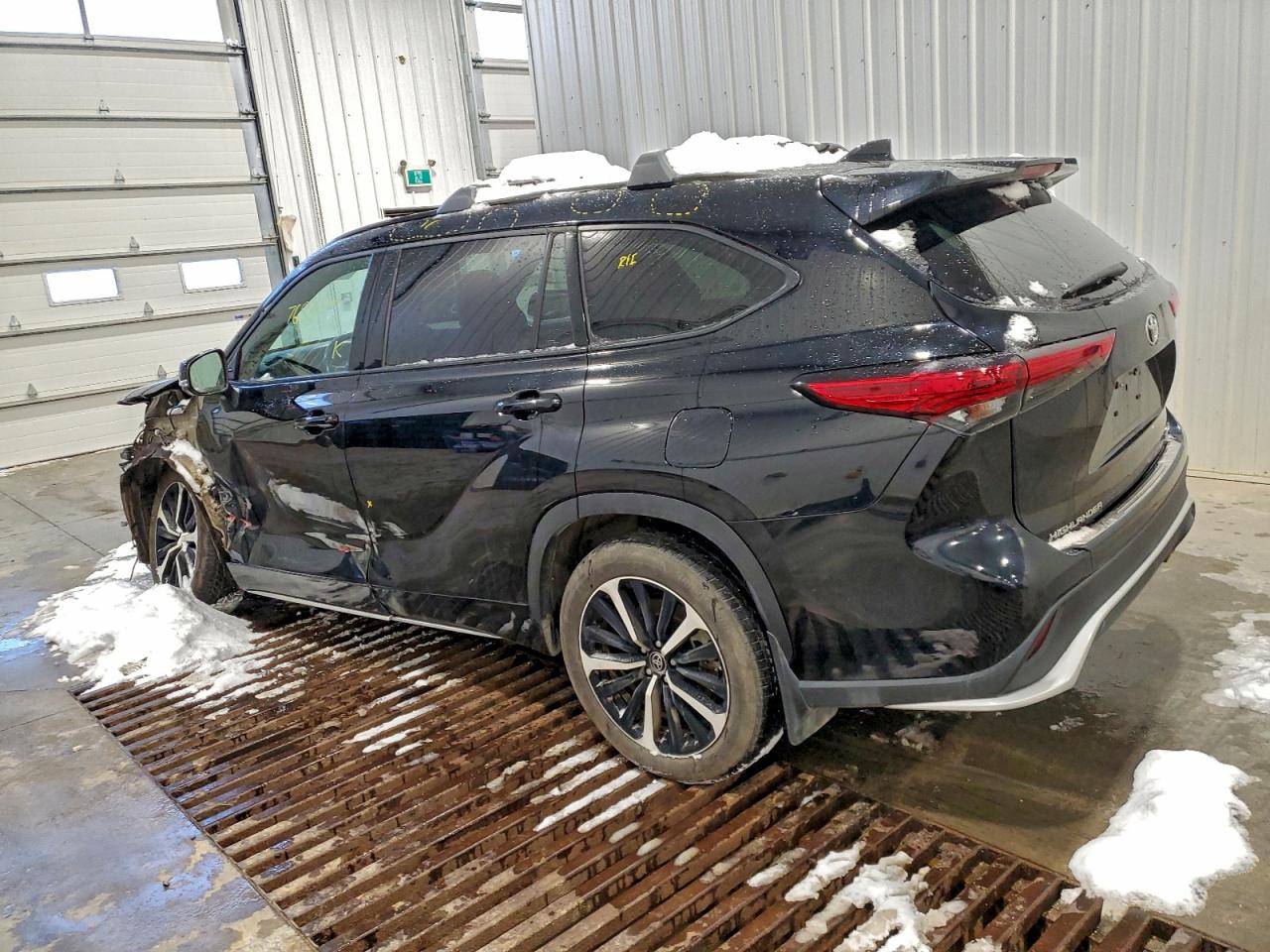 2021 TOYOTA HIGHLANDER XSE photo 2