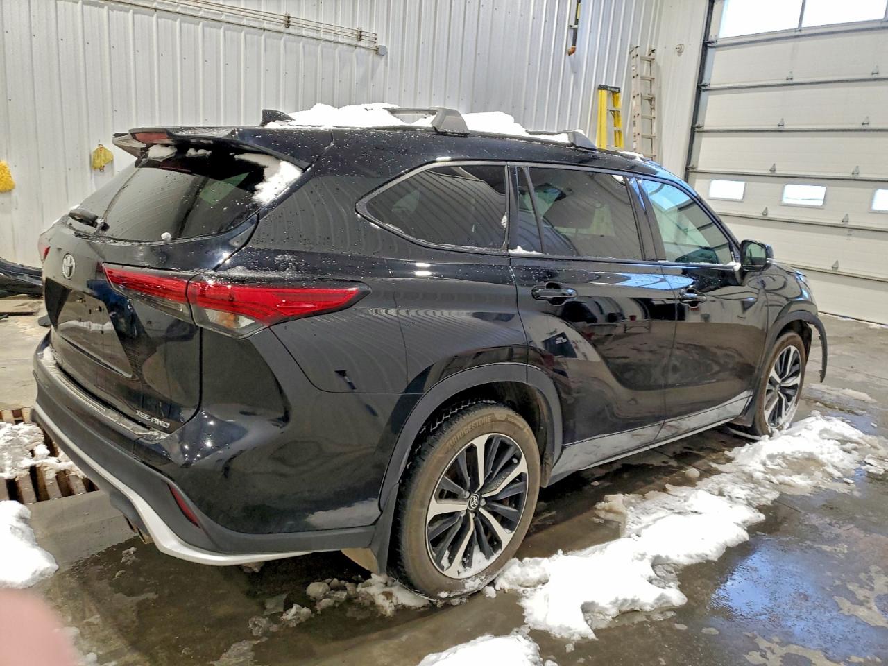 2021 TOYOTA HIGHLANDER XSE photo 3