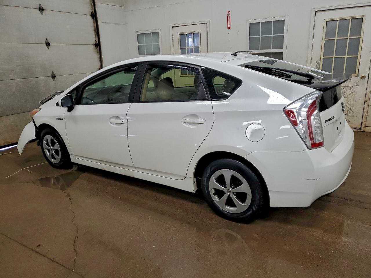 2013 TOYOTA PRIUS photo 2