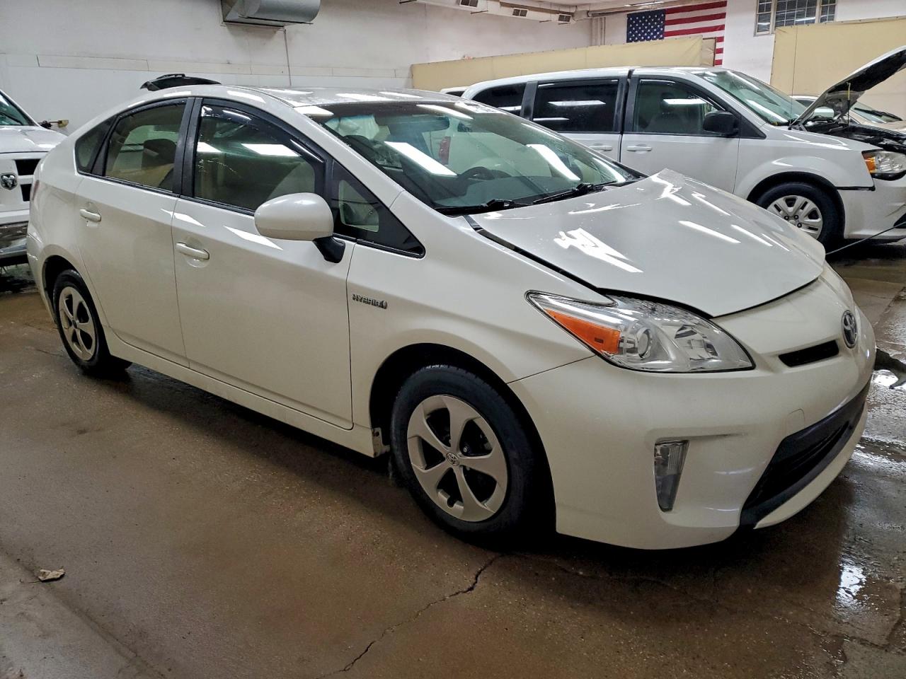 2013 TOYOTA PRIUS photo 4