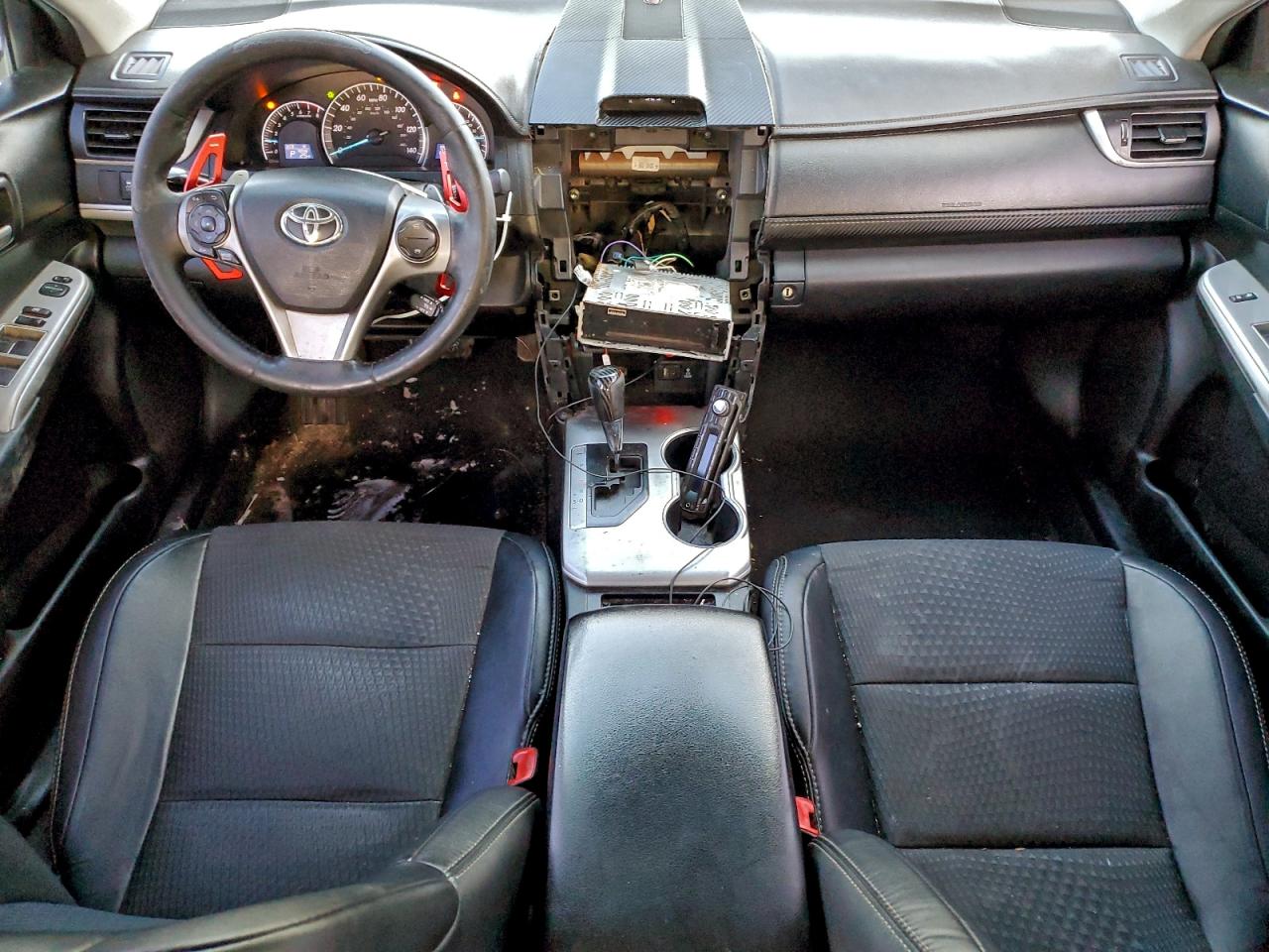 2014 TOYOTA CAMRY L photo 8