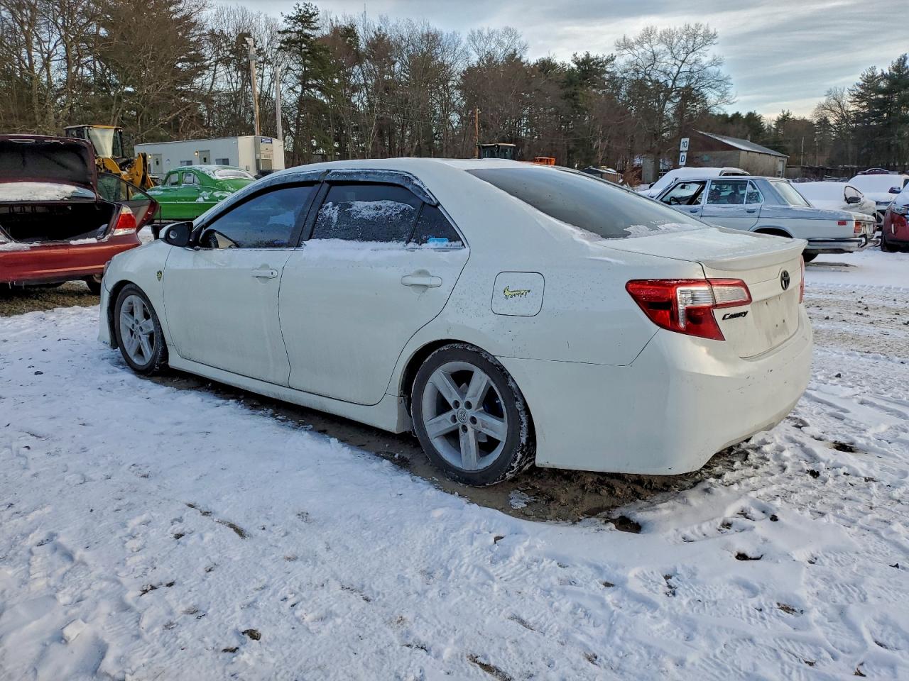 2014 TOYOTA CAMRY L photo 2