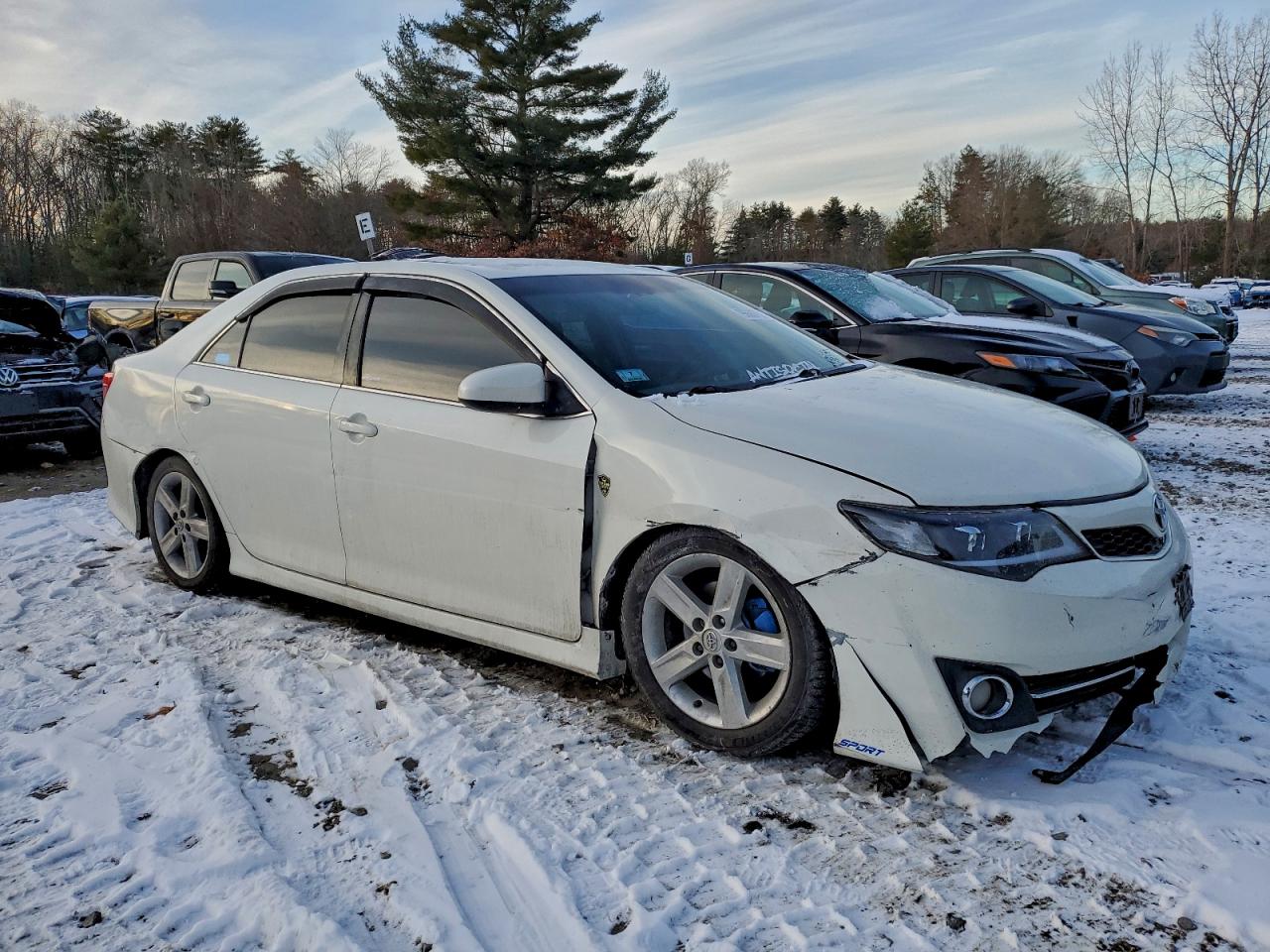 2014 TOYOTA CAMRY L photo 4