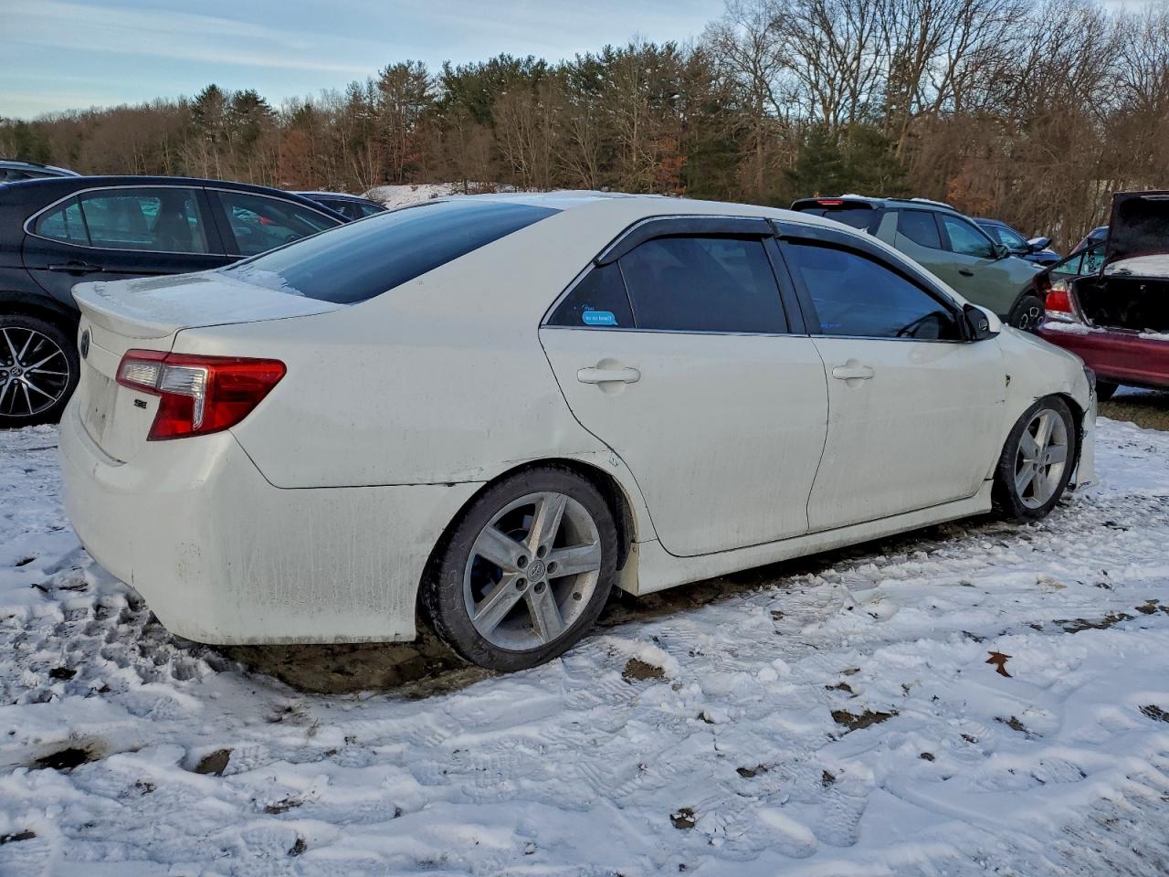 2014 TOYOTA CAMRY L photo 3