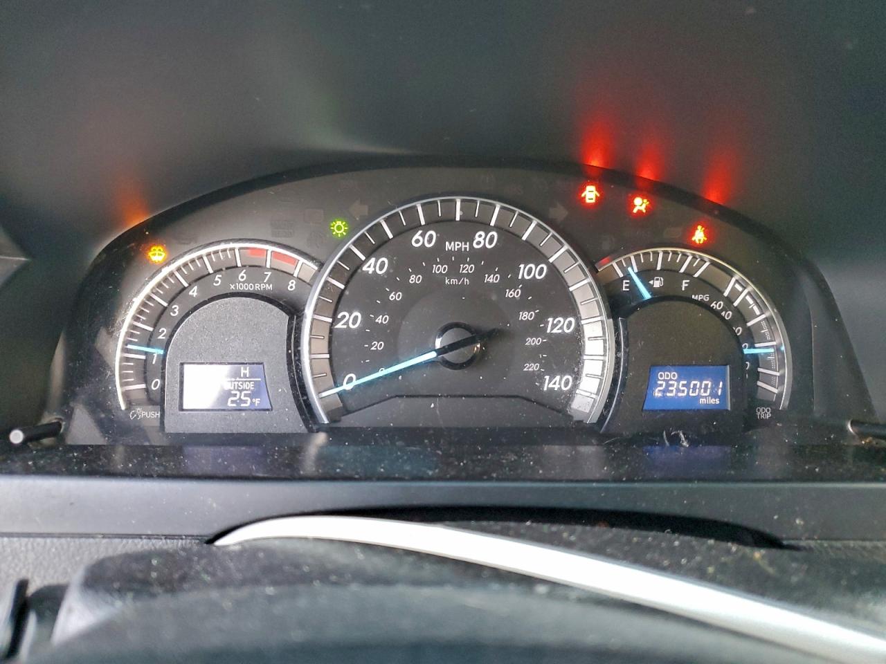 2014 TOYOTA CAMRY L photo 9