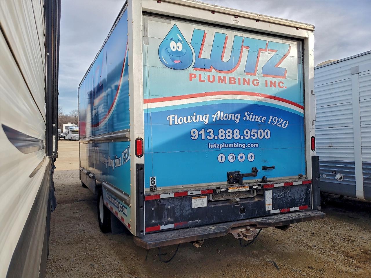2018 GMC SAVANA BOX TRUCK photo 2