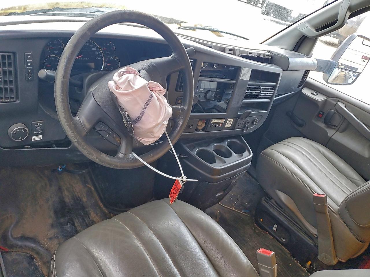 2018 GMC SAVANA BOX TRUCK photo 8