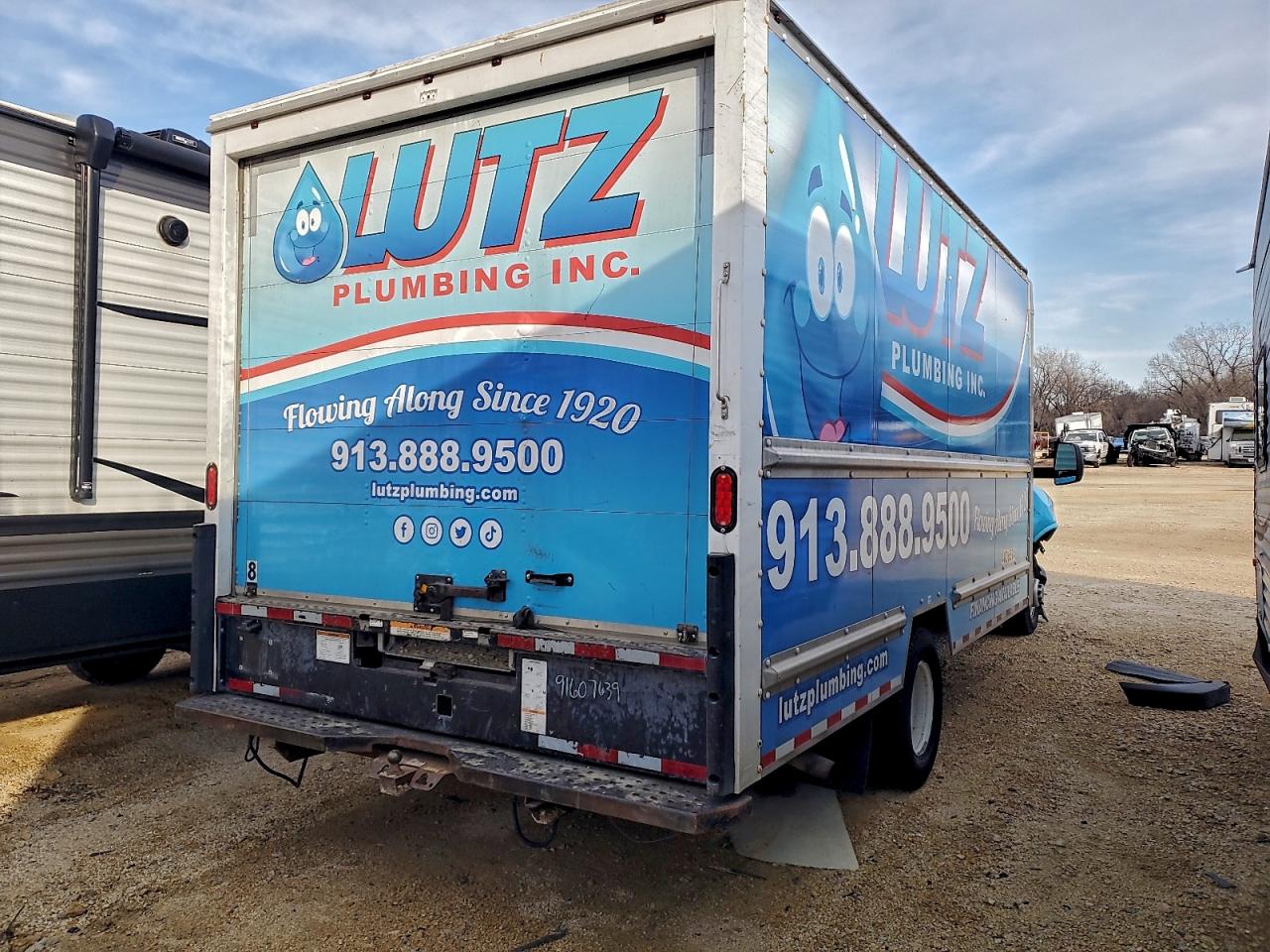 2018 GMC SAVANA BOX TRUCK photo 3