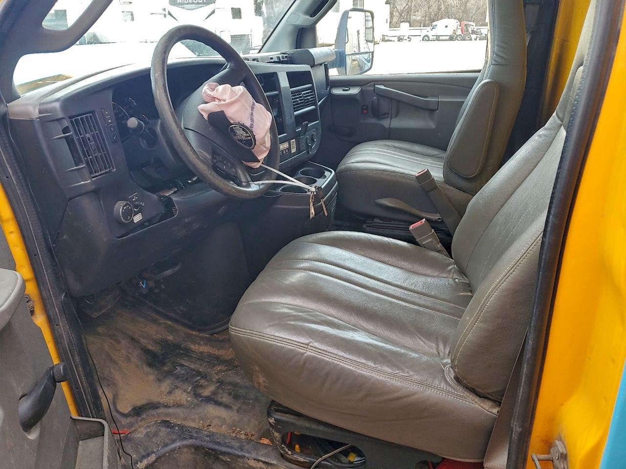 2018 GMC SAVANA BOX TRUCK photo 7