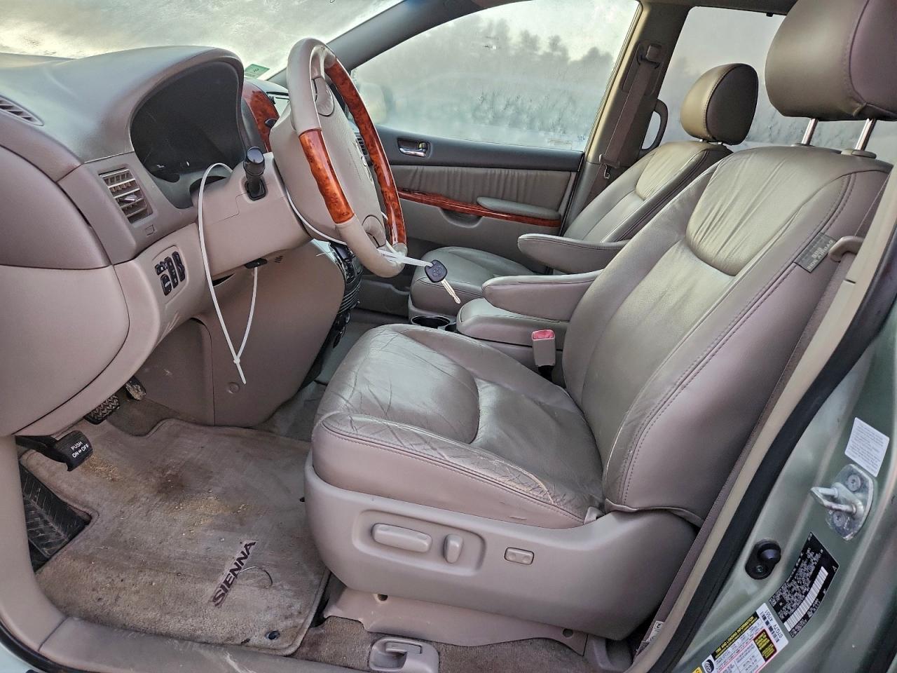 2008 TOYOTA SIENNA XLE photo 7