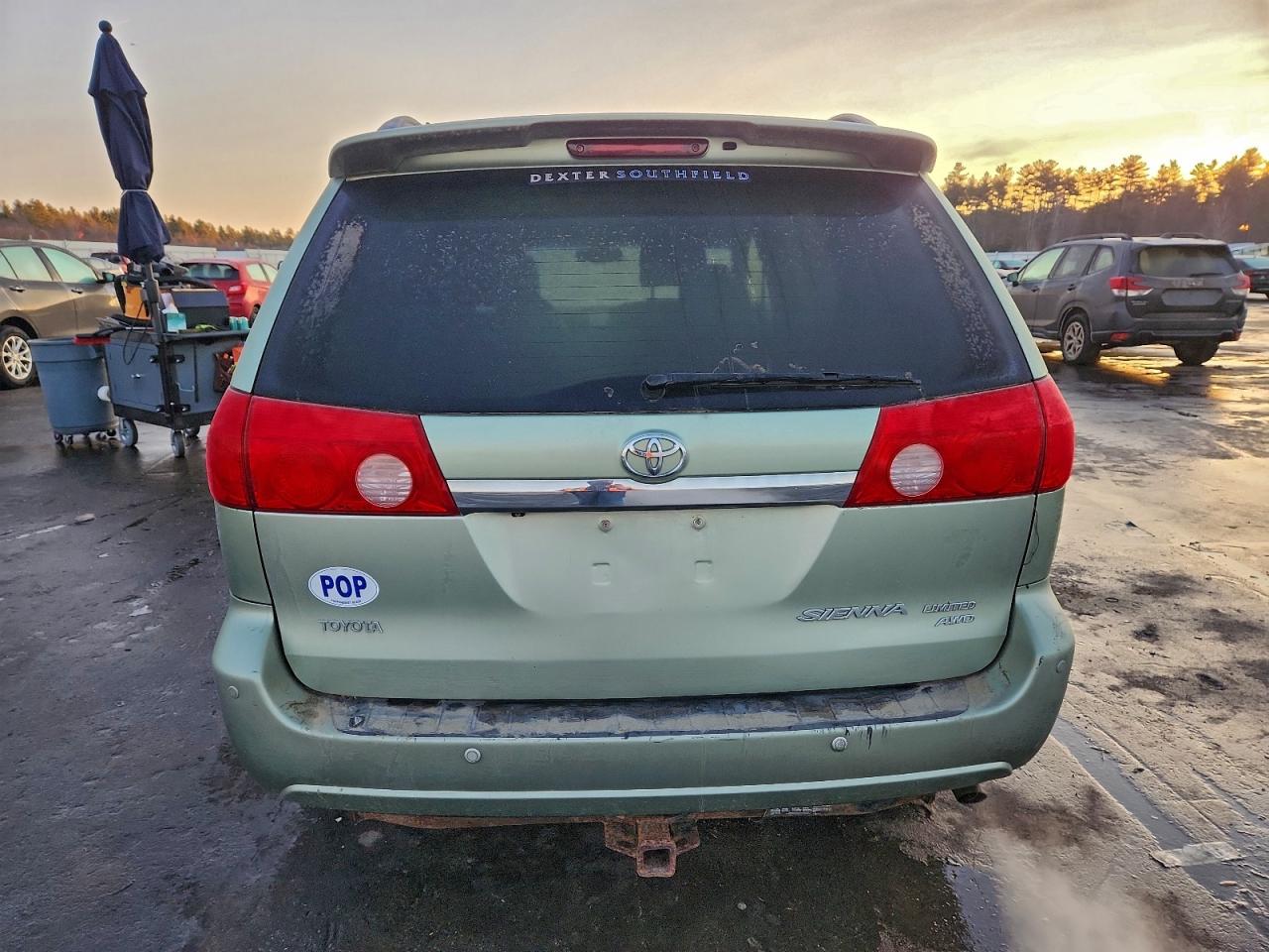 2008 TOYOTA SIENNA XLE photo 6