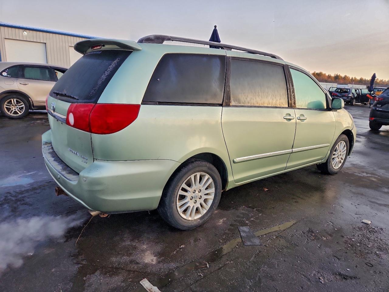 2008 TOYOTA SIENNA XLE photo 3