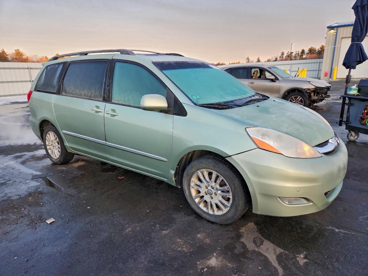 2008 TOYOTA SIENNA XLE photo 4