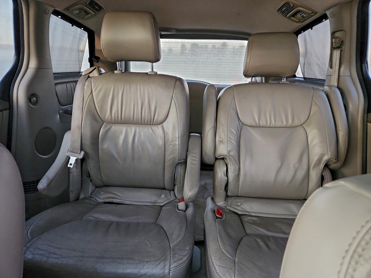 2008 TOYOTA SIENNA XLE photo 10