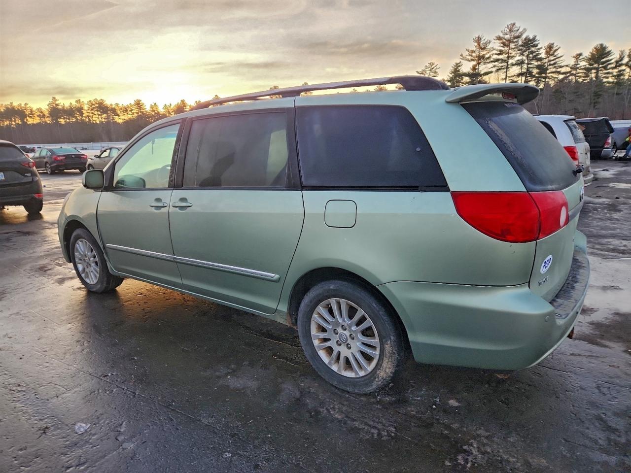 2008 TOYOTA SIENNA XLE photo 2
