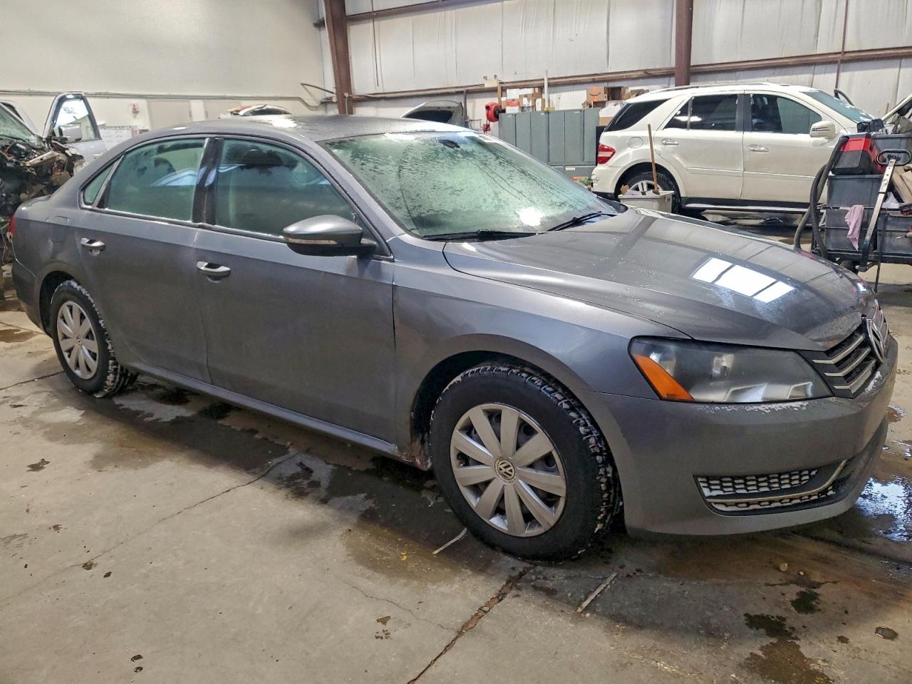 2012 VOLKSWAGEN PASSAT S photo 4