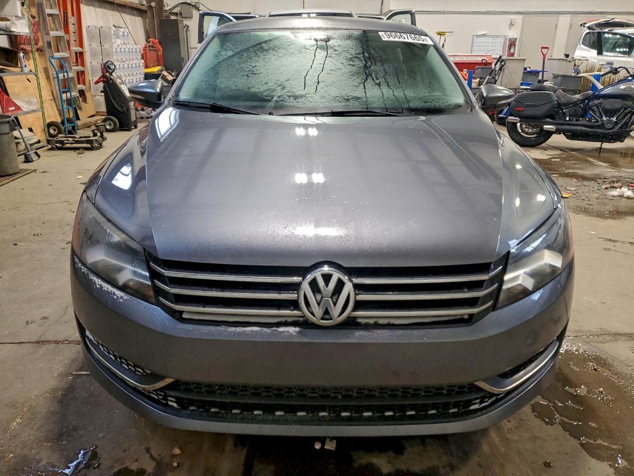 2012 VOLKSWAGEN PASSAT S photo 5