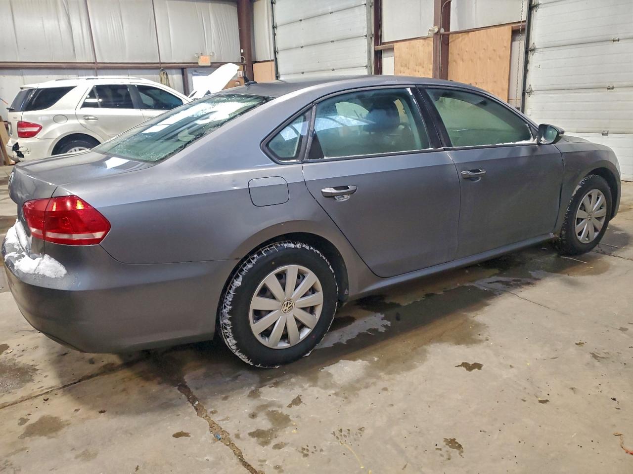 2012 VOLKSWAGEN PASSAT S photo 3