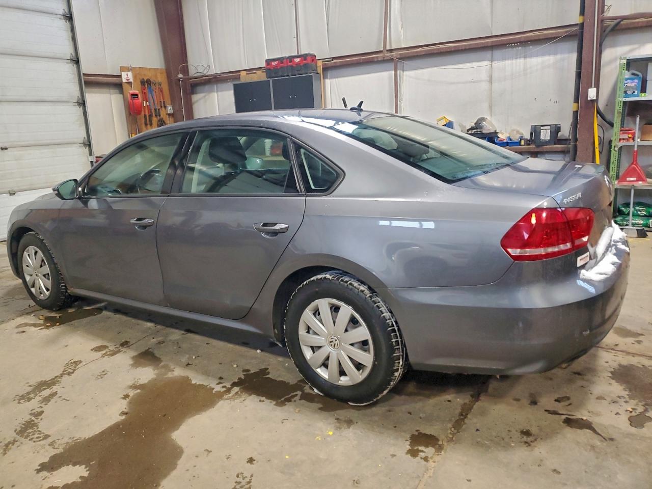 2012 VOLKSWAGEN PASSAT S photo 2