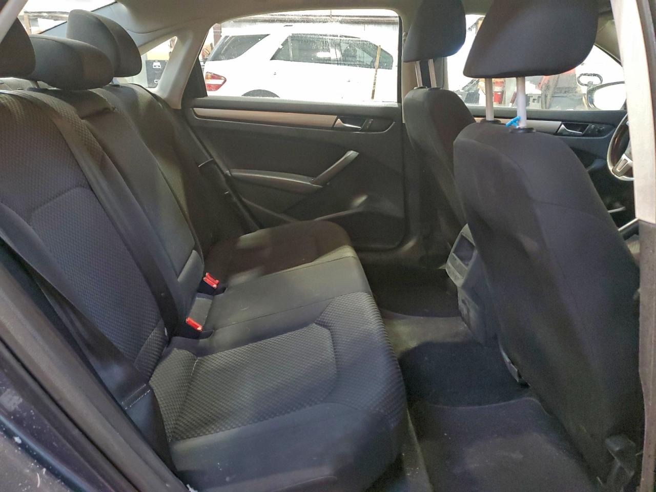 2012 VOLKSWAGEN PASSAT S photo 10