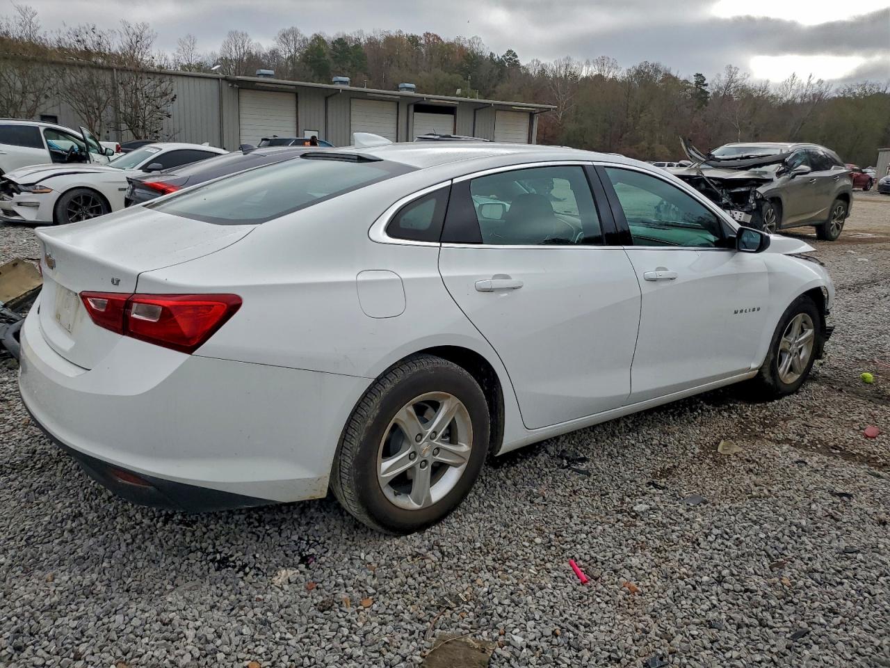 2023 CHEVROLET MALIBU LT photo 3
