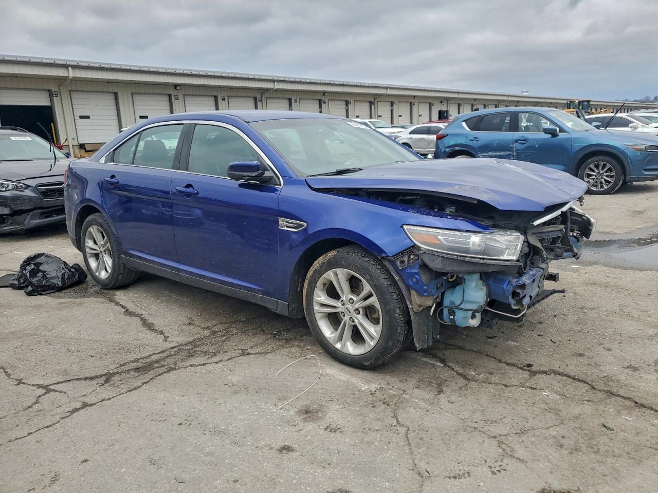 2015 FORD TAURUS SEL photo 4