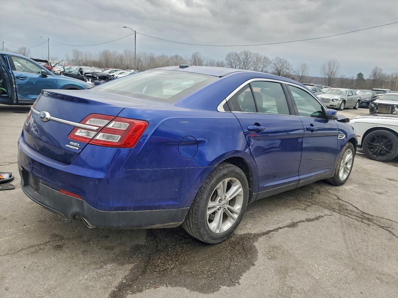 2015 FORD TAURUS SEL photo 3