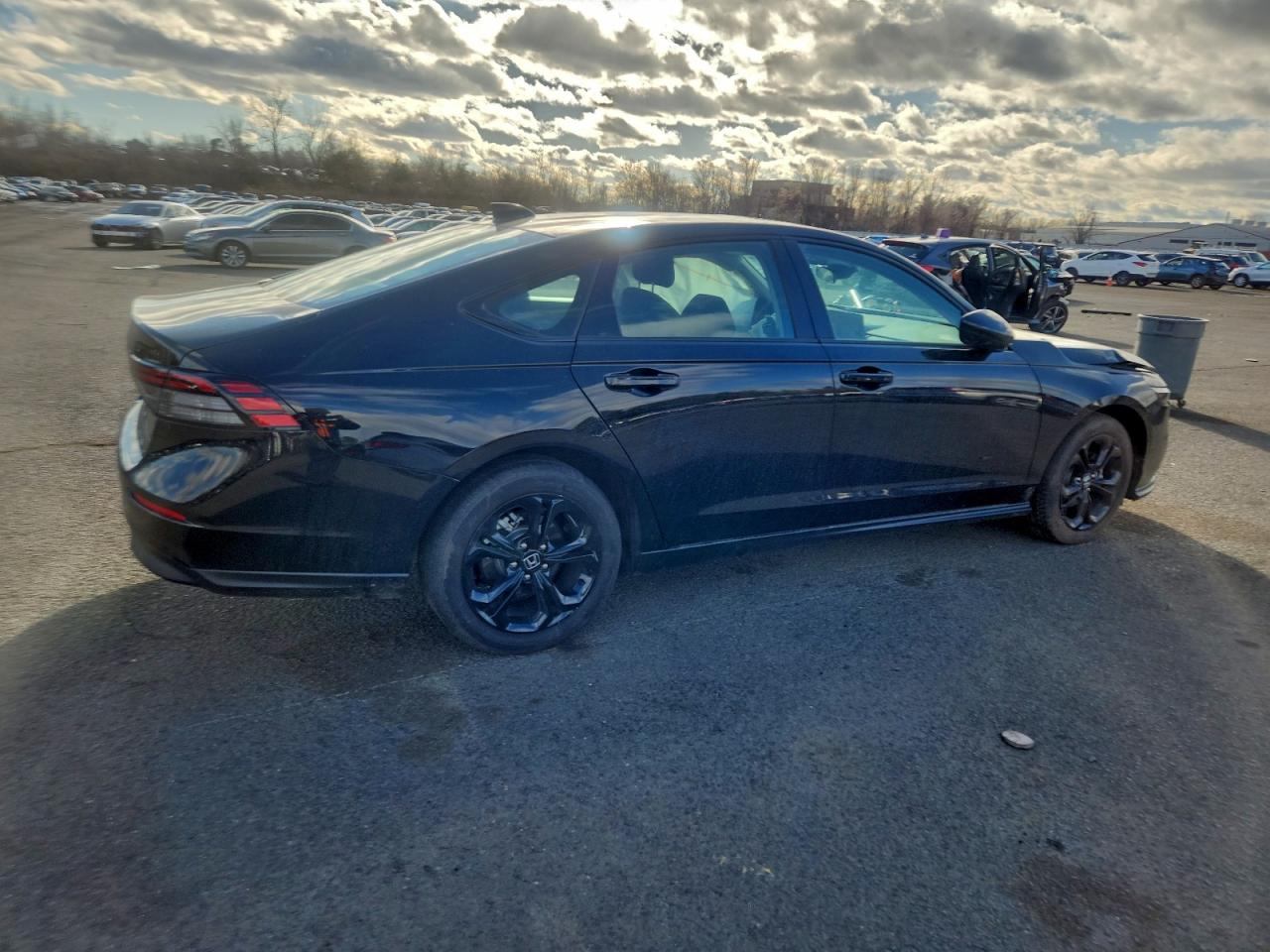 2025 HONDA ACCORD SE photo 3