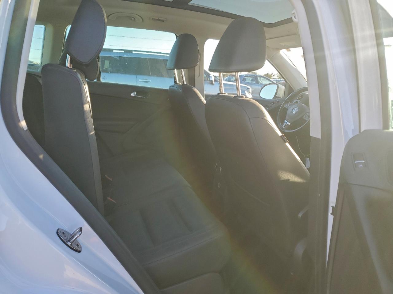 2016 VOLKSWAGEN TIGUAN S photo 11
