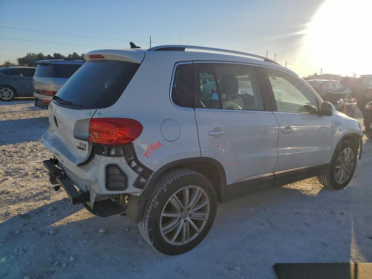 2016 VOLKSWAGEN TIGUAN S photo 3