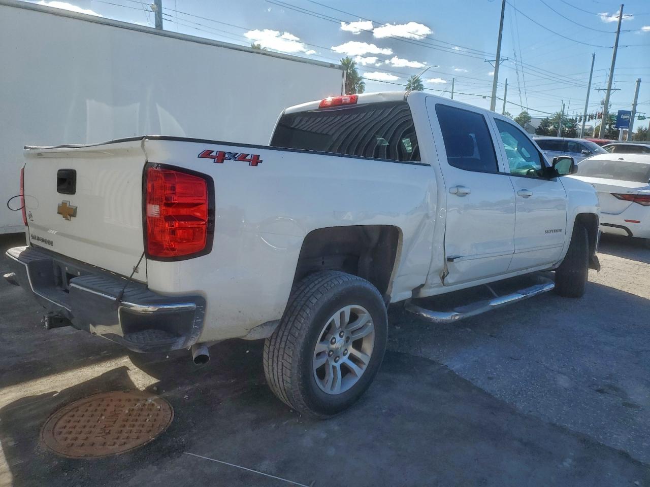 2018 CHEVROLET SILVERADO K1500 LT photo 3
