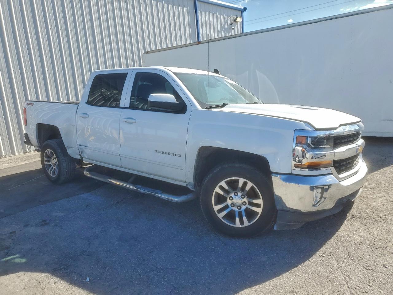 2018 CHEVROLET SILVERADO K1500 LT photo 4