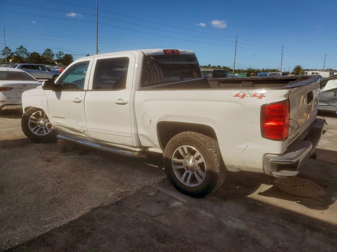 2018 CHEVROLET SILVERADO K1500 LT photo 2