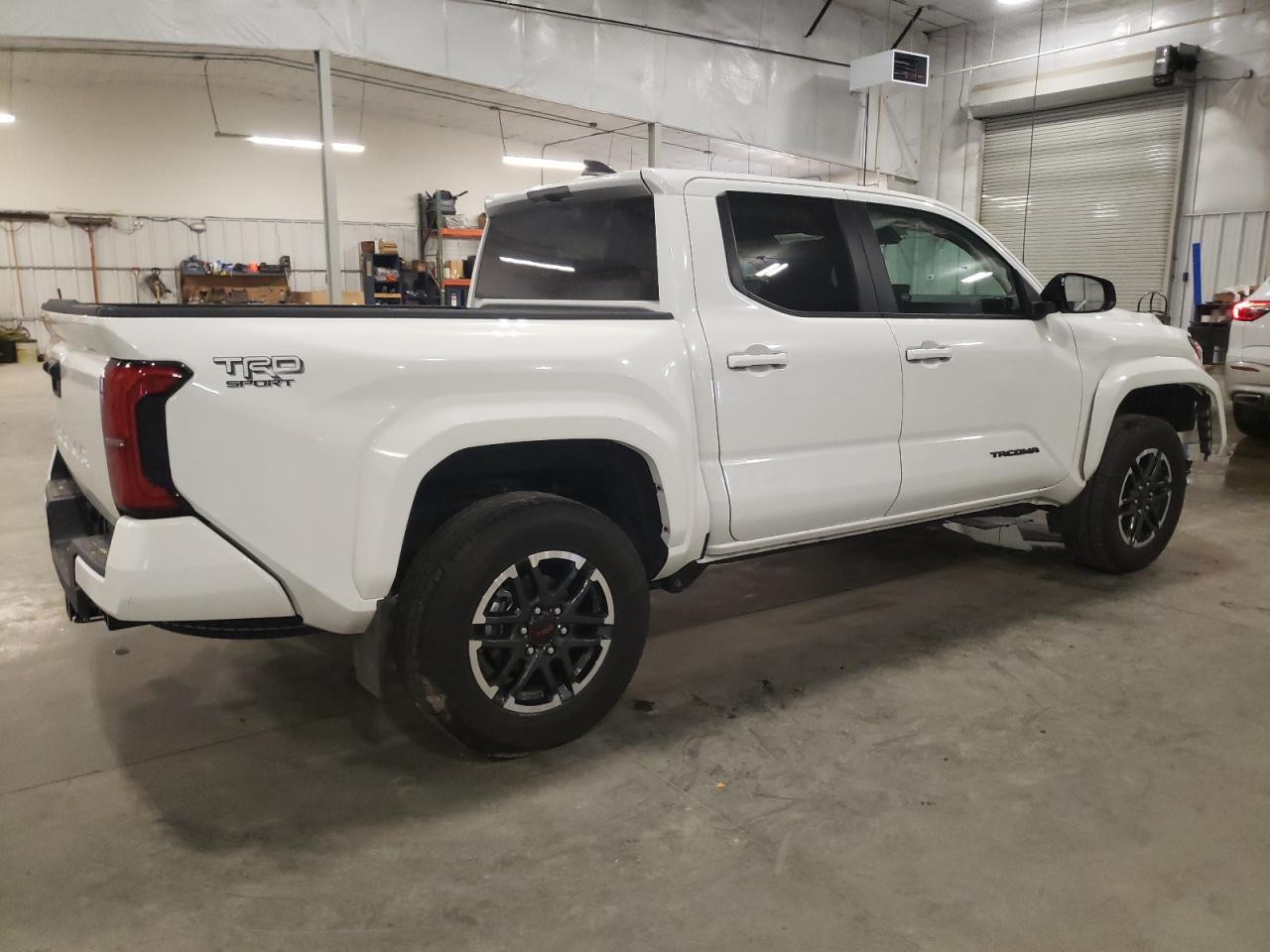 2024 TOYOTA TACOMA DOUBLE CAB photo 3