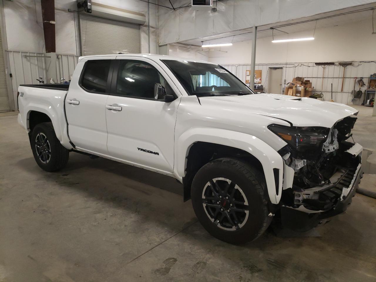 2024 TOYOTA TACOMA DOUBLE CAB photo 4