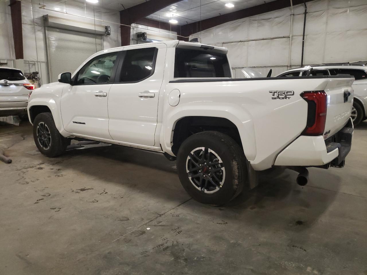 2024 TOYOTA TACOMA DOUBLE CAB photo 2