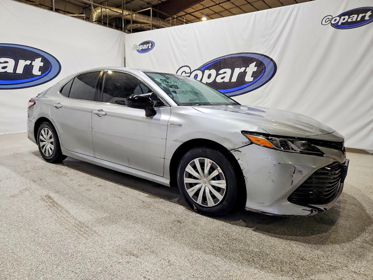 2019 TOYOTA CAMRY LE photo 4
