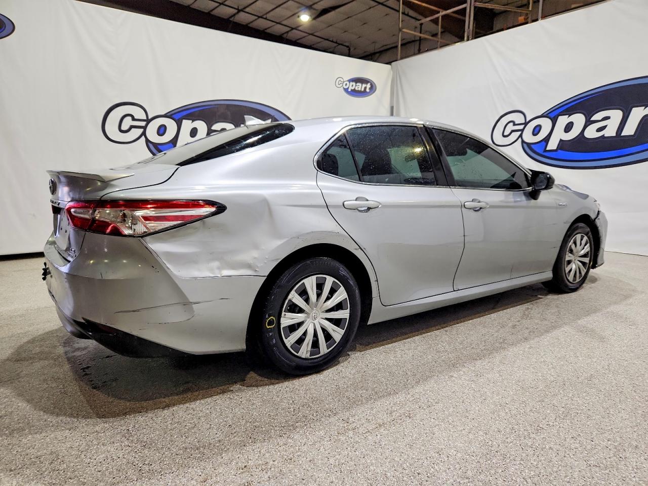 2019 TOYOTA CAMRY LE photo 3