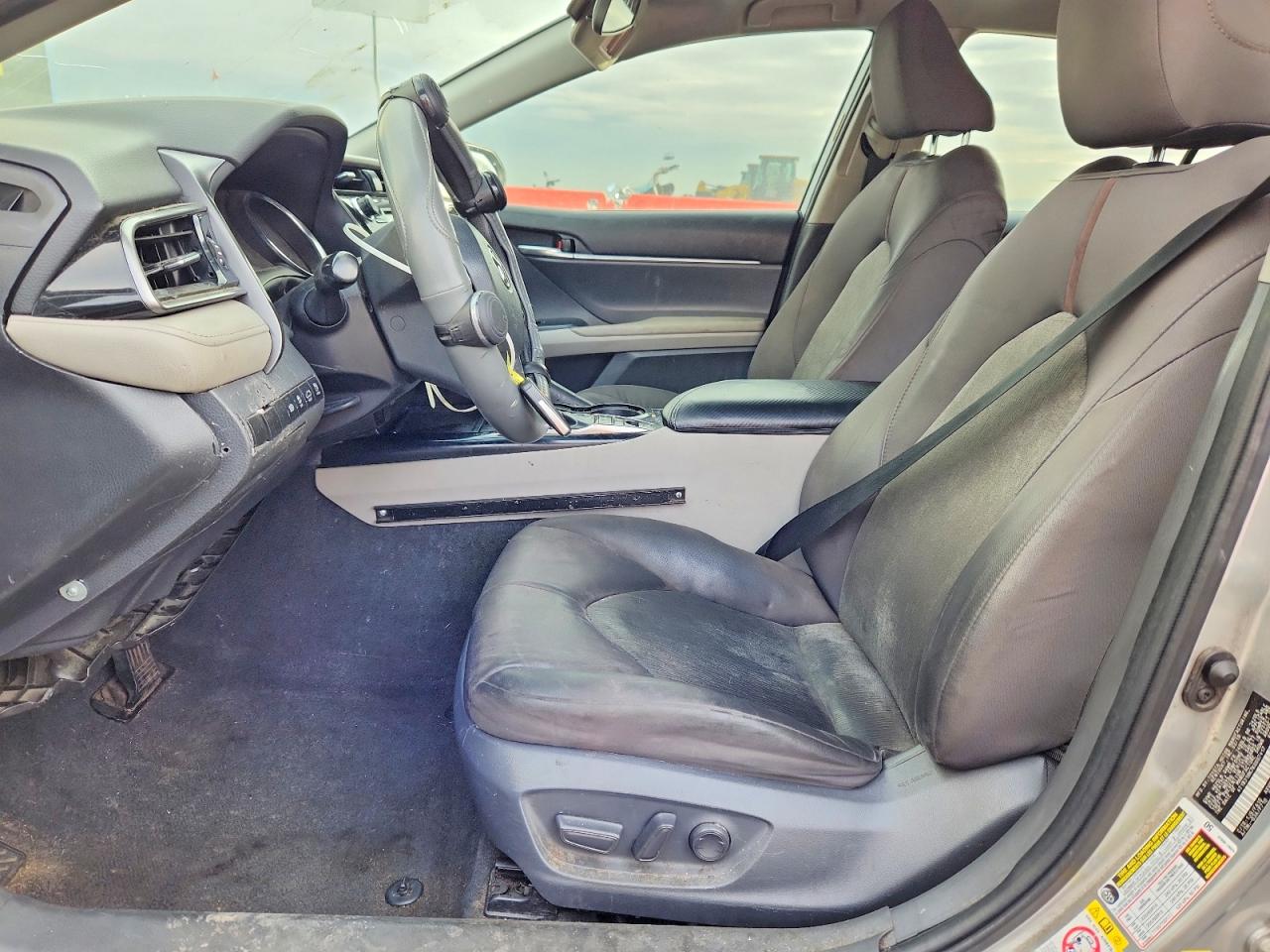 2019 TOYOTA CAMRY LE photo 7