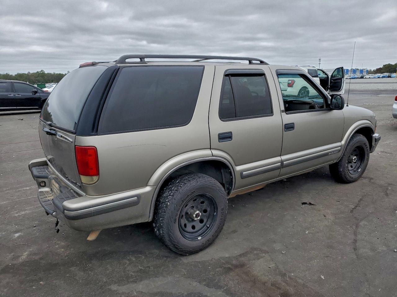 1998 CHEVROLET BLAZER photo 3