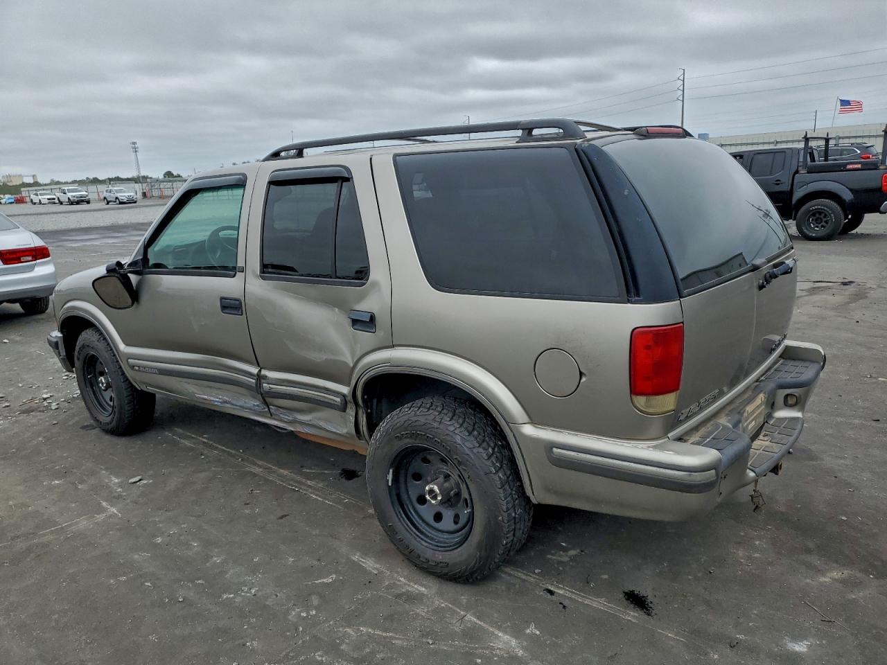 1998 CHEVROLET BLAZER photo 2