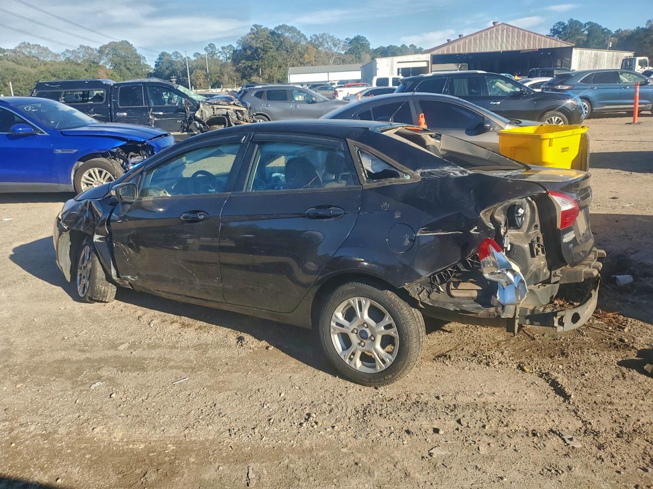2015 FORD FIESTA SE photo 2
