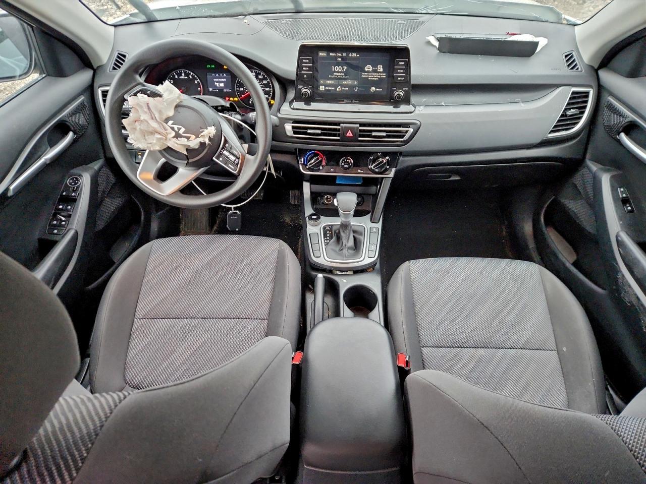 2023 KIA SELTOS LX photo 8