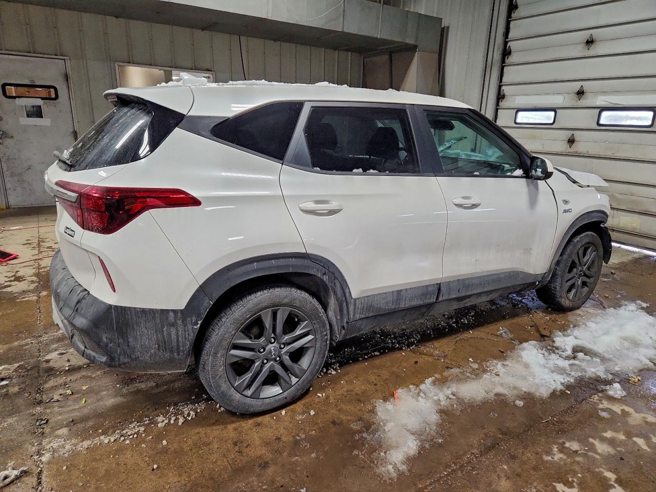 2023 KIA SELTOS LX photo 3