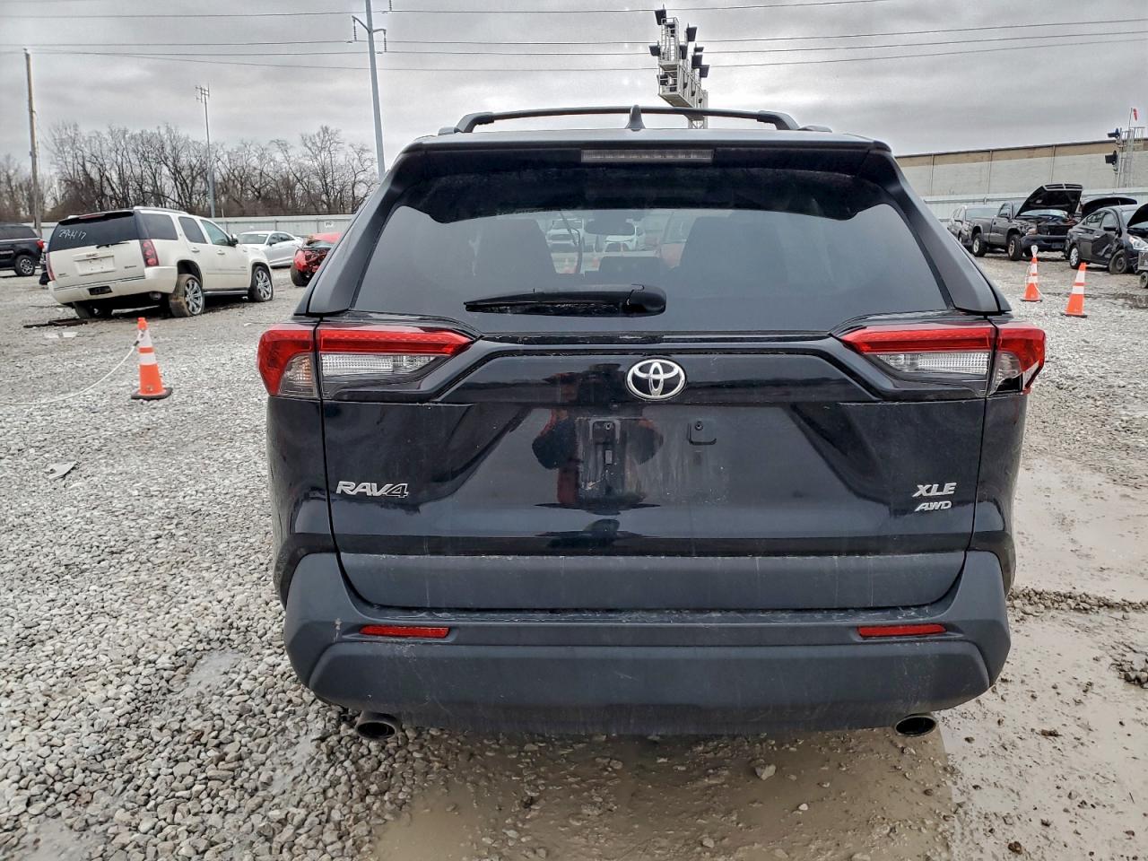 2022 TOYOTA RAV4 XLE PREMIUM photo 6