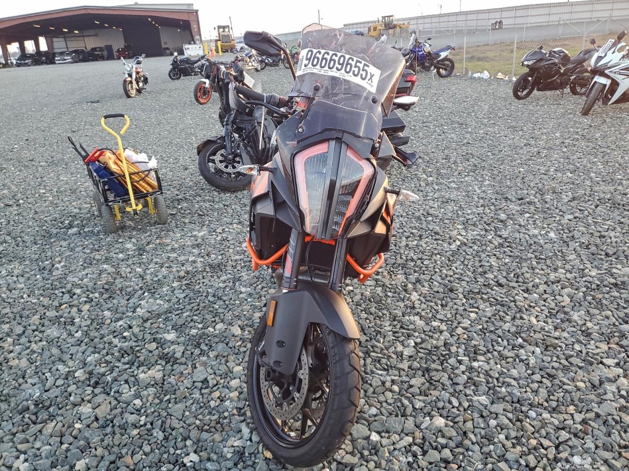 2020 KTM 1290 SUPER ADVENTURE S photo 2