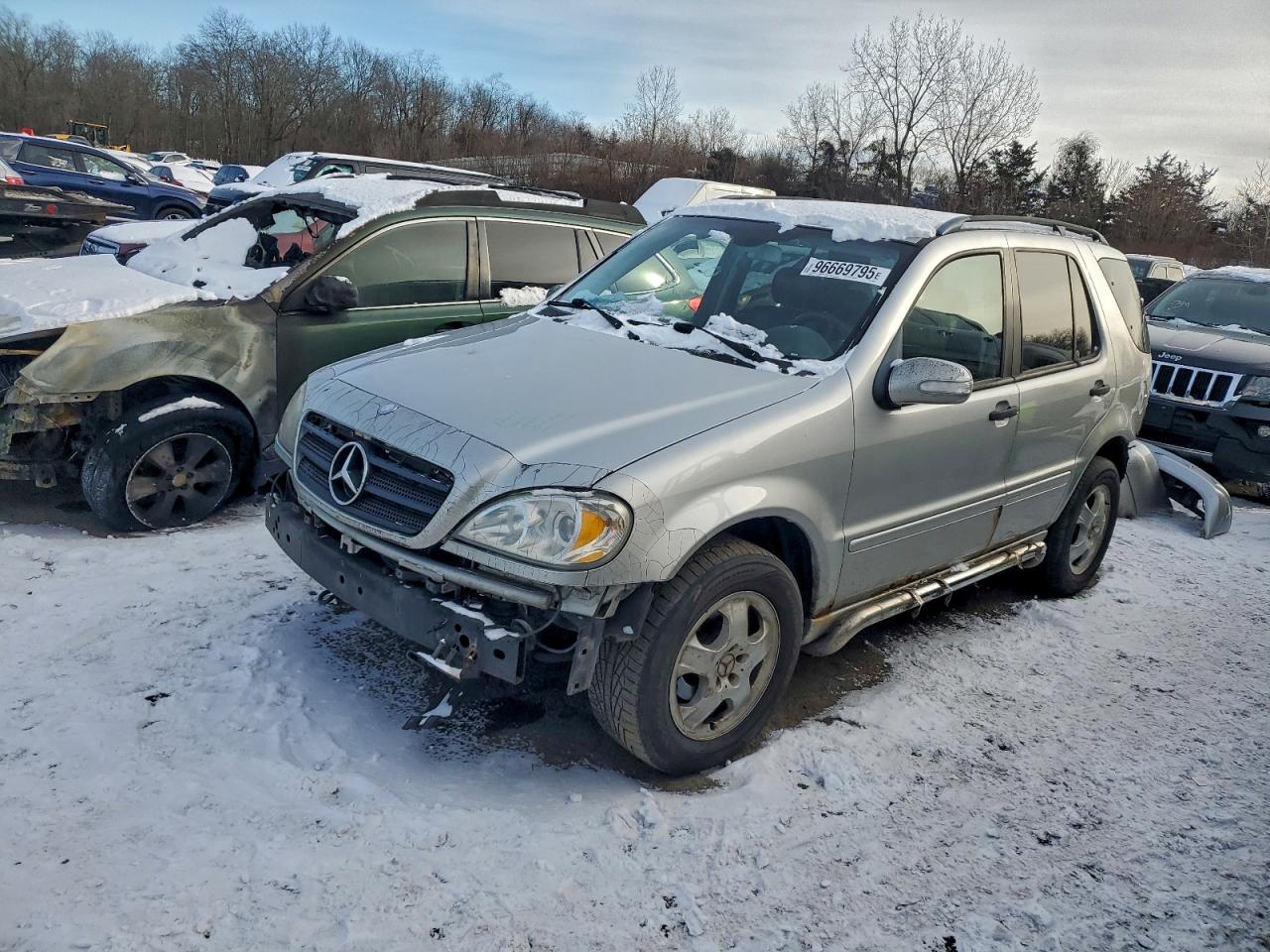 2002 MERCEDES-BENZ ML 320 — FRONT END damage — photo 1
