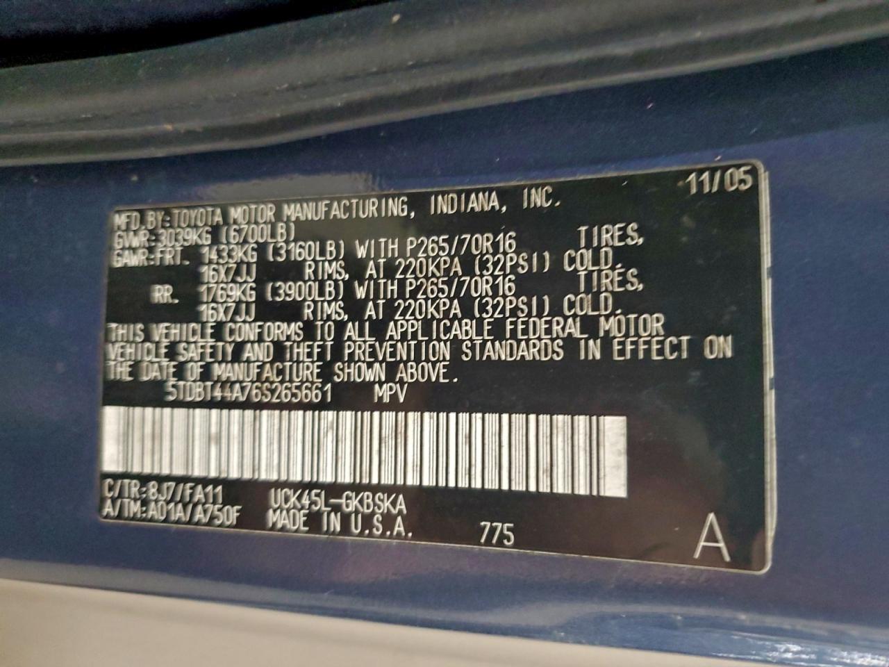 2006 TOYOTA SEQUOIA SR5 photo 13