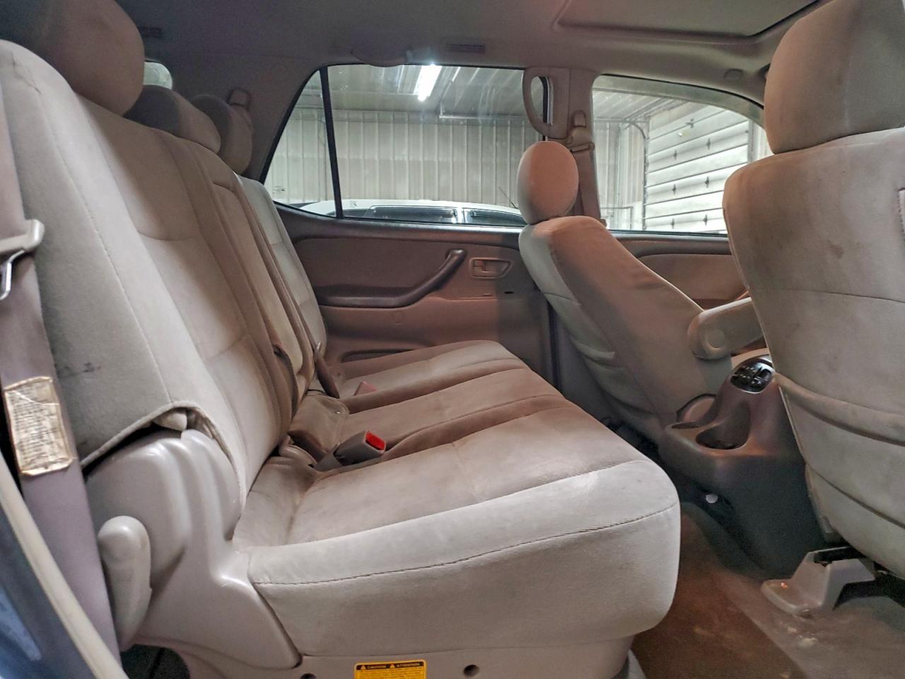 2006 TOYOTA SEQUOIA SR5 photo 11