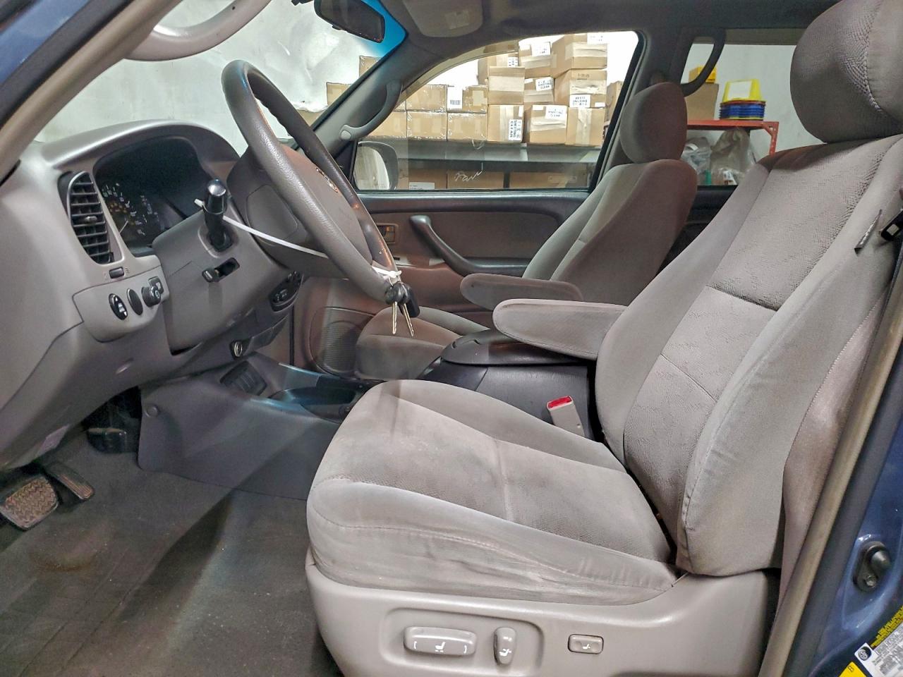 2006 TOYOTA SEQUOIA SR5 photo 7